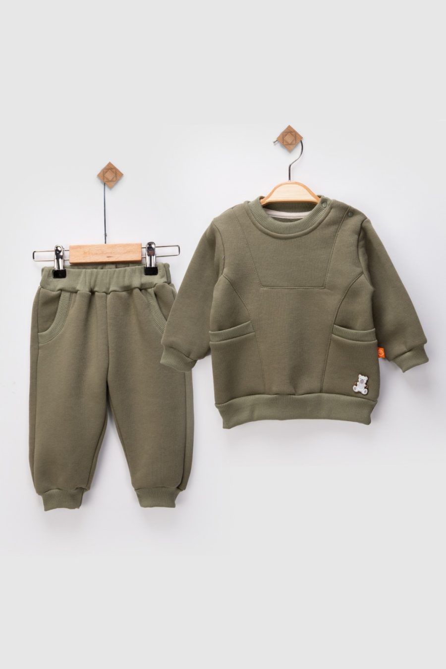 2496 green Baby Boys Two Piece Teddy Badge Pocket Tracksuit (9-24M)