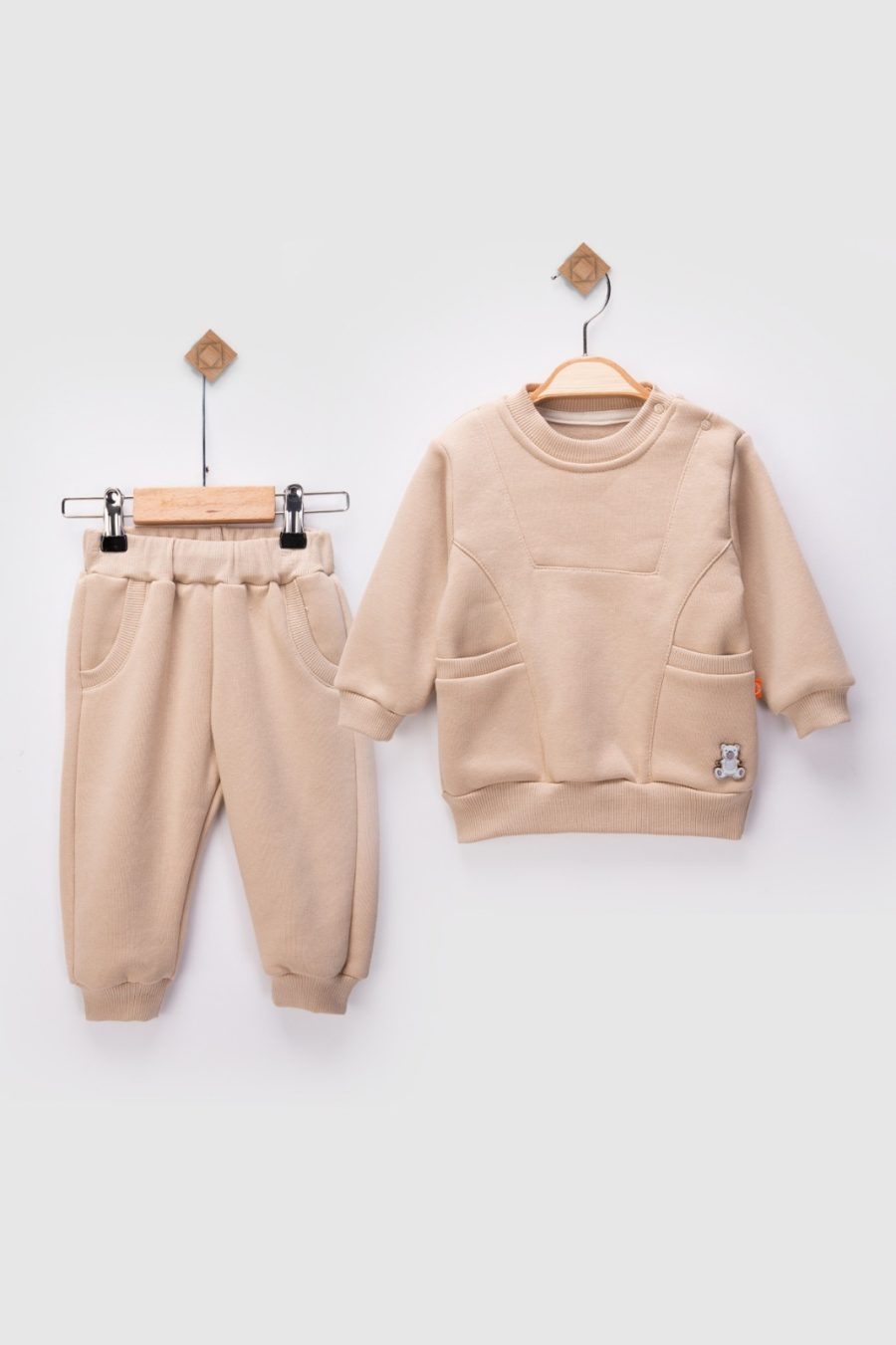 2496 lg Baby Boys Two Piece Teddy Badge Pocket Tracksuit (9-24M)